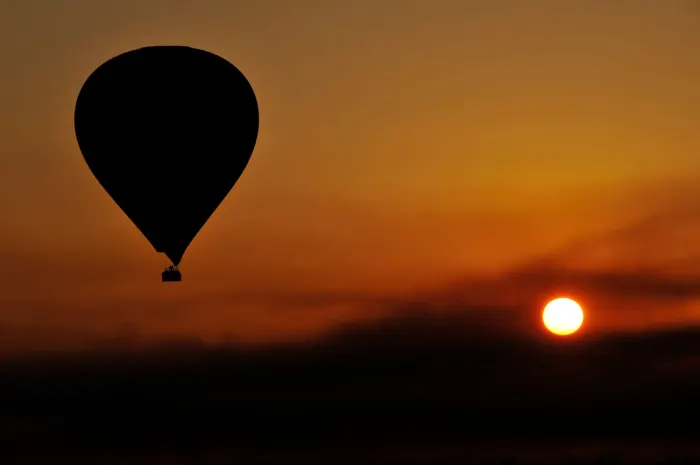 Balloon over Luxor - Egypt denoised